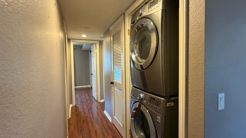 2828 Famosa Blvd  Unit 203 - San Diego - California - 2 bed, 2 bath rental property
