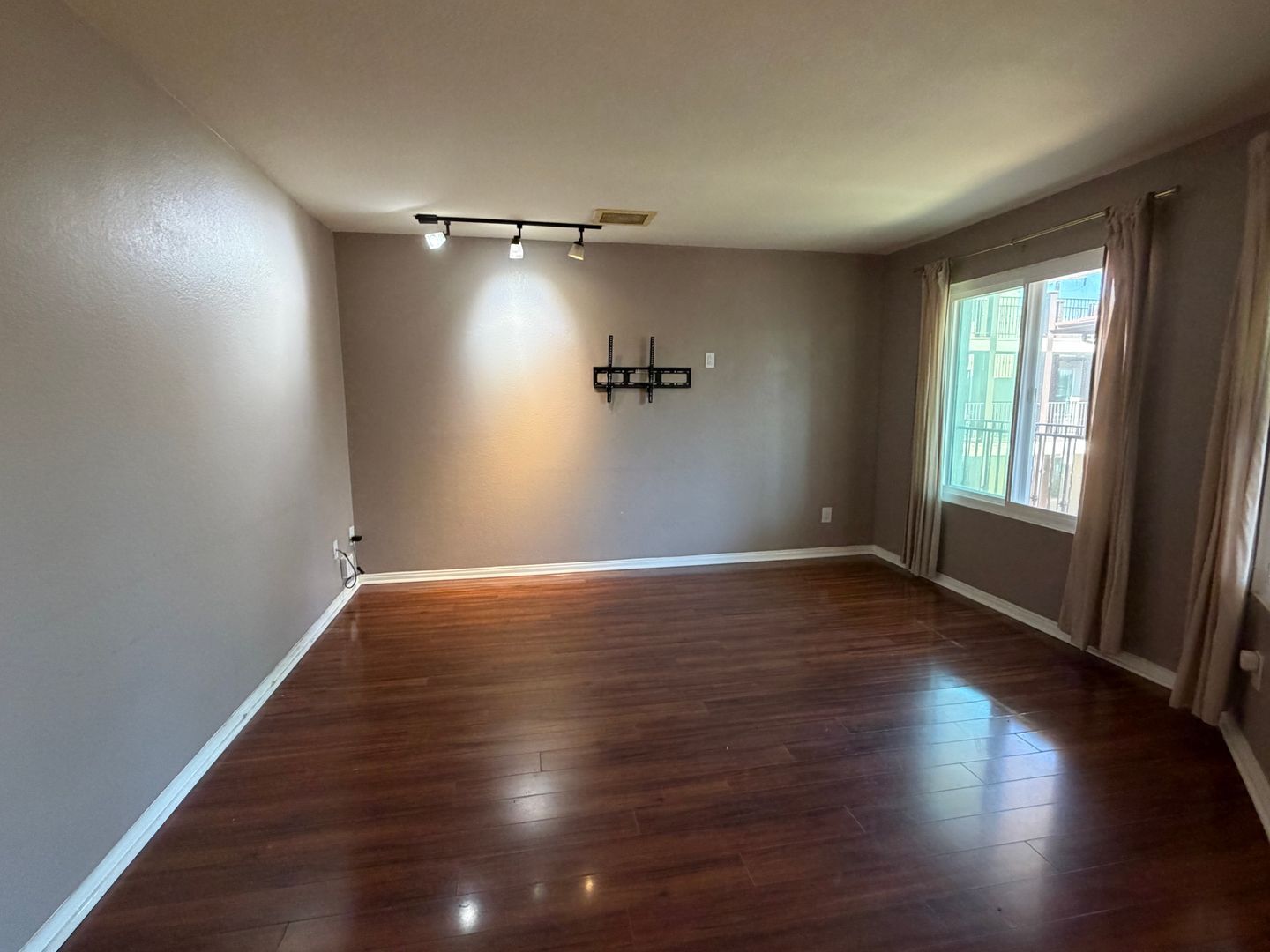 2828 Famosa Blvd  Unit 203 - San Diego - California - 2 bed, 2 bath rental property