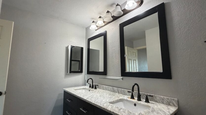 2828 Famosa Blvd  Unit 203 - San Diego - California - 2 bed, 2 bath rental property