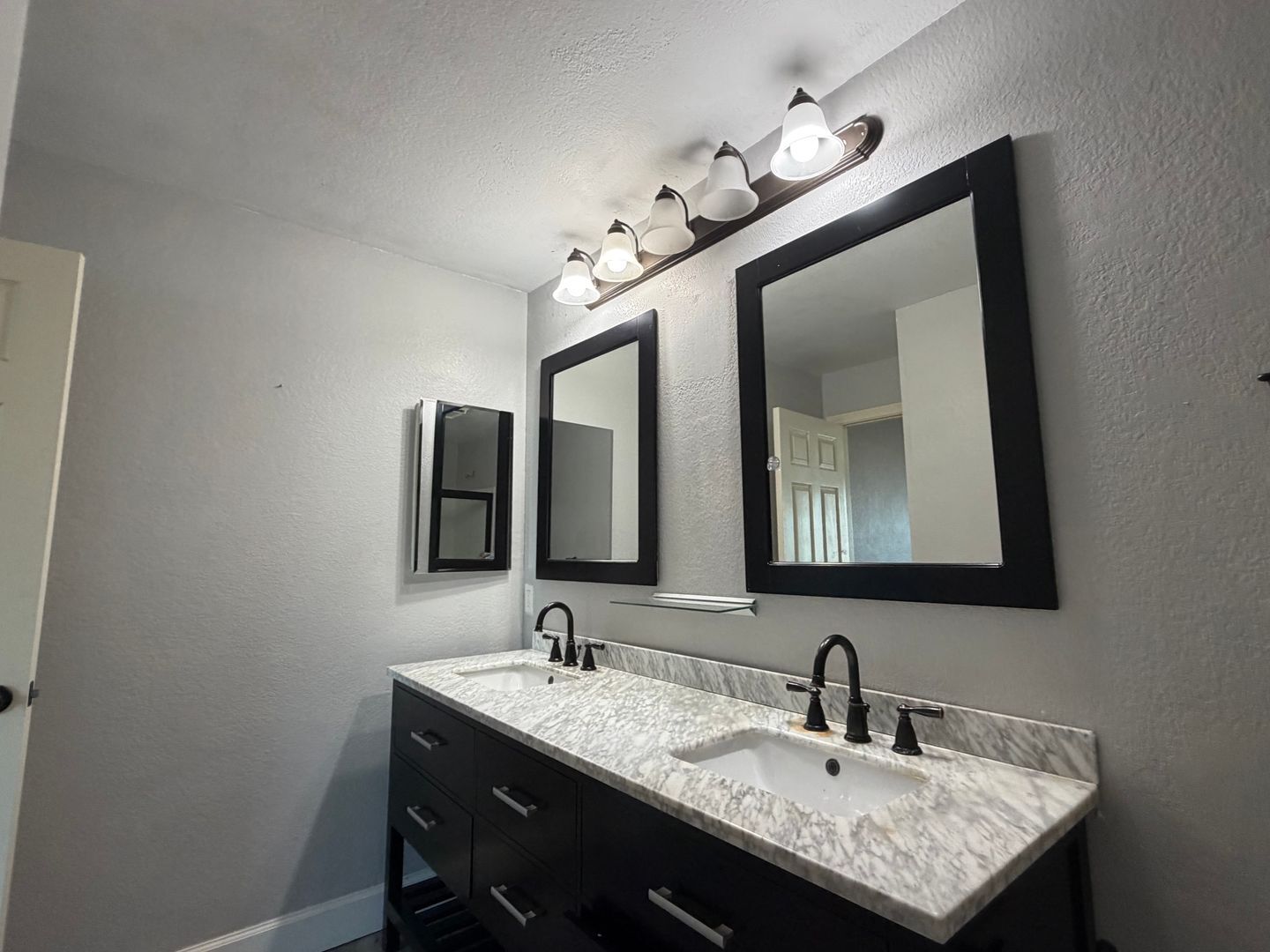 2828 Famosa Blvd  Unit 203 - San Diego - California - 2 bed, 2 bath rental property