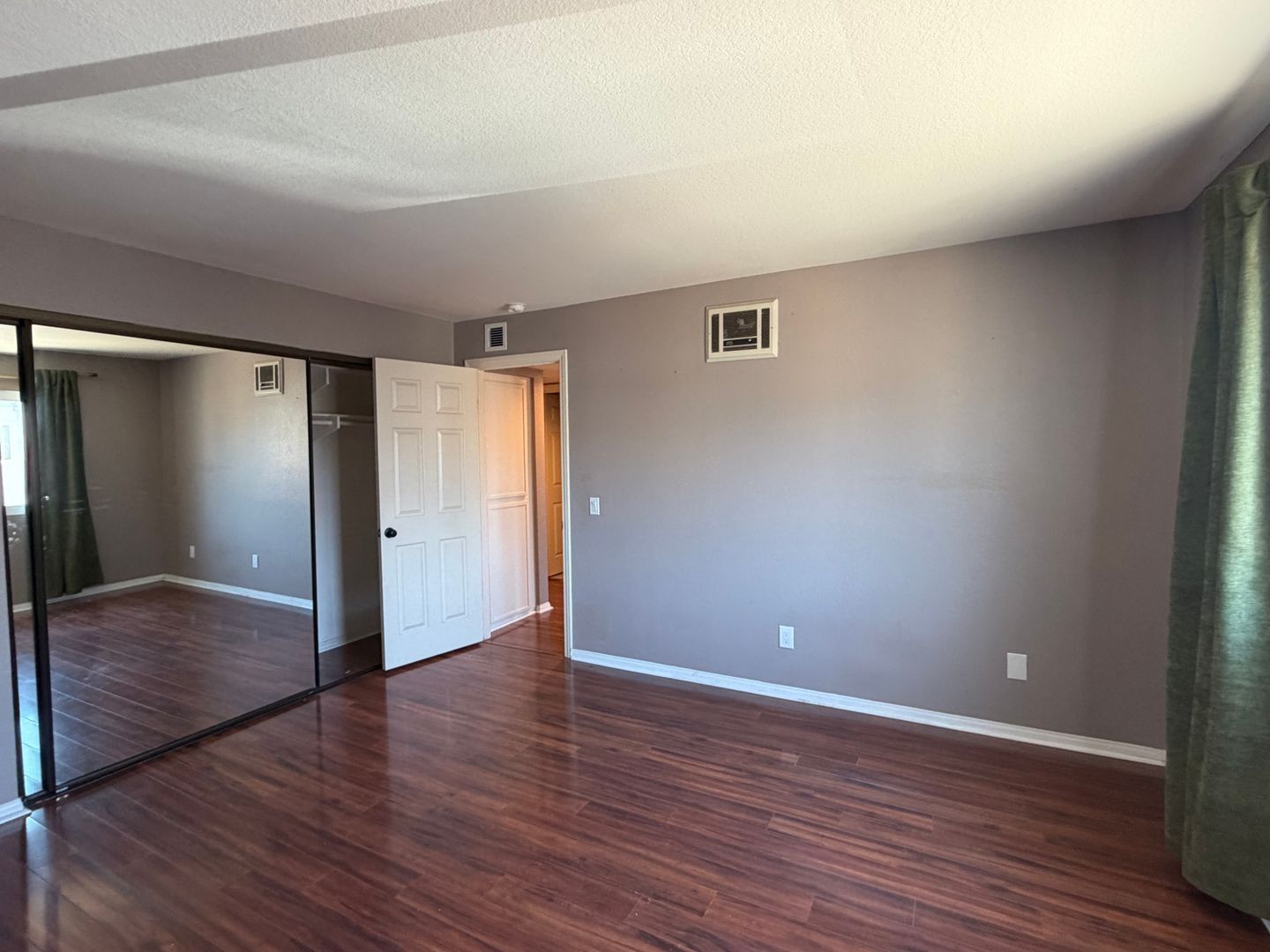 2828 Famosa Blvd  Unit 203 - San Diego - California - 2 bed, 2 bath rental property