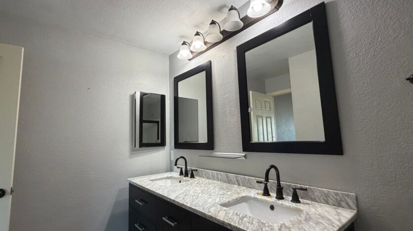 2828 Famosa Blvd  Unit 203 - San Diego - California - 2 bed, 2 bath rental property