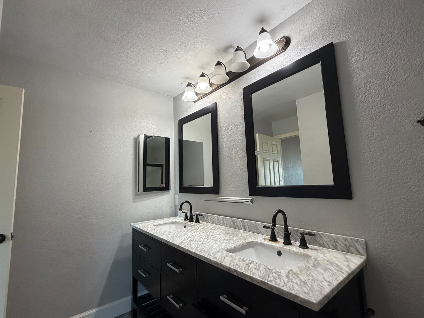 2828 Famosa Blvd  Unit 203 - San Diego - California - 2 bed, 2 bath rental property
