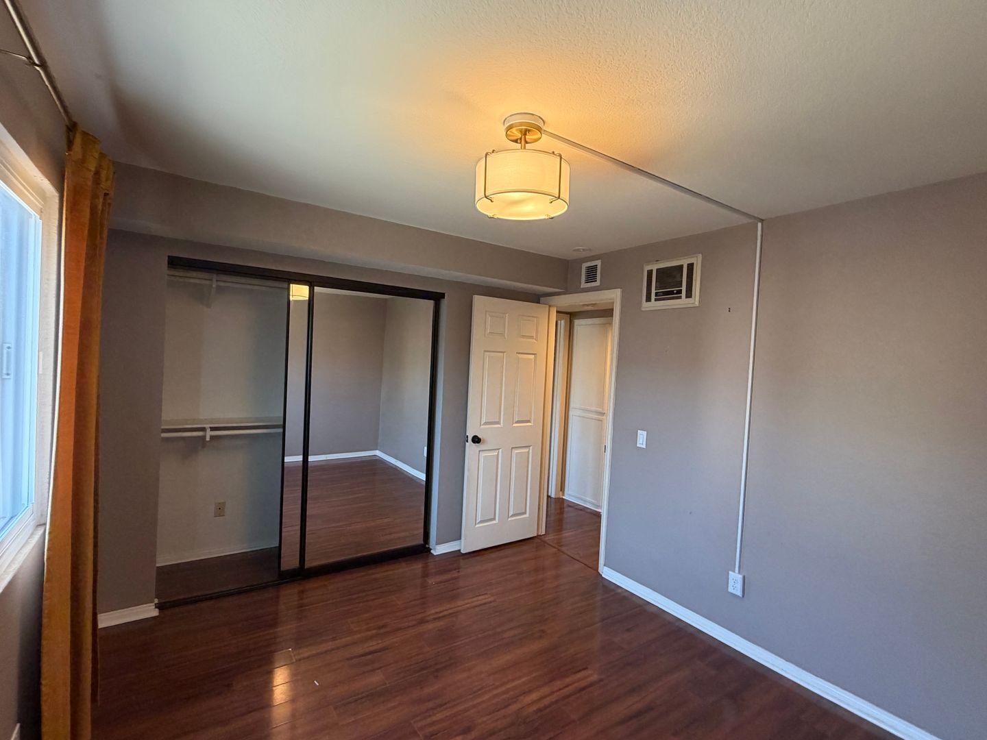2828 Famosa Blvd  Unit 203 - San Diego - California - 2 bed, 2 bath rental property
