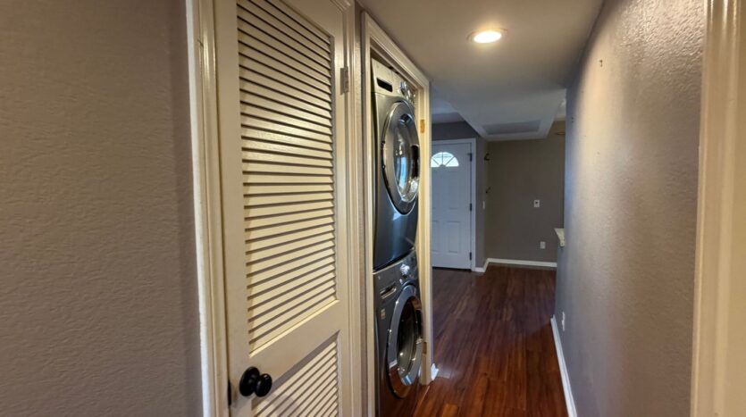 2828 Famosa Blvd  Unit 203 - San Diego - California - 2 bed, 2 bath rental property
