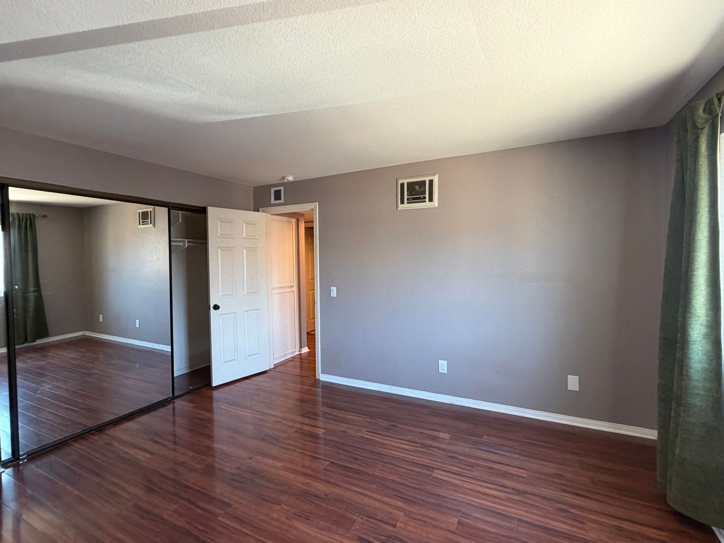 2828 Famosa Blvd  Unit 203 - San Diego - California - 2 bed, 2 bath rental property