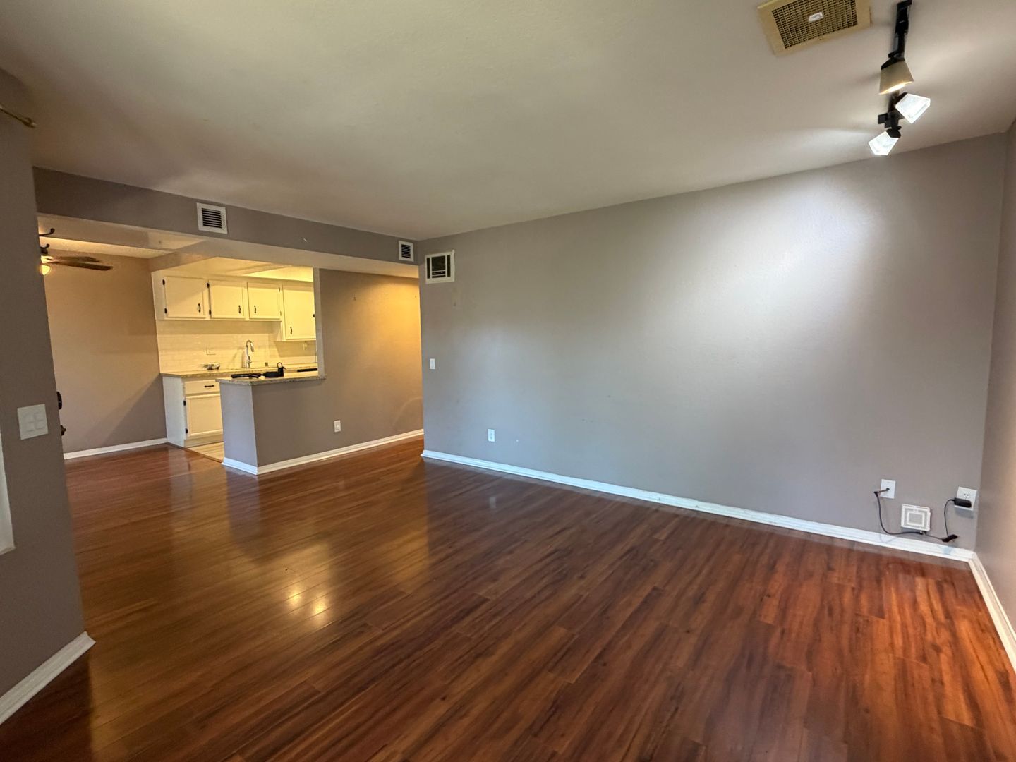 2828 Famosa Blvd  Unit 203 - San Diego - California - 2 bed, 2 bath rental property
