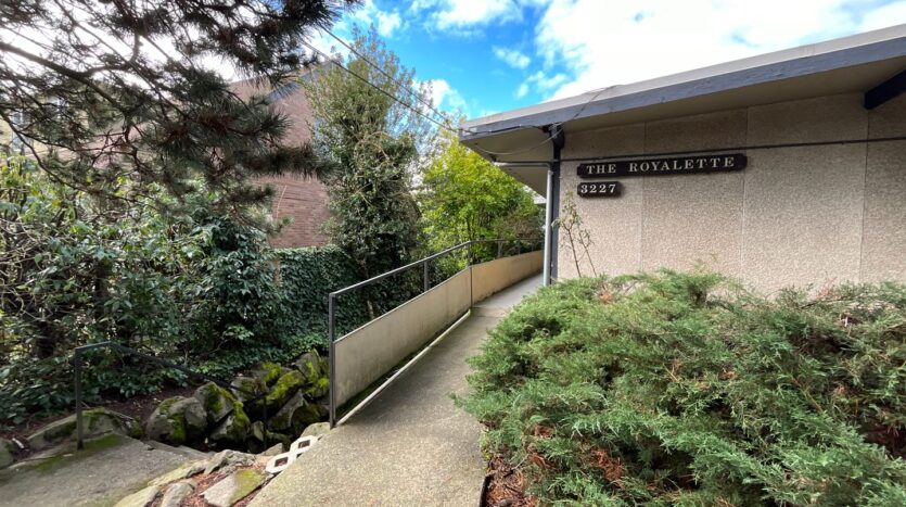 3227 14th Ave W - # 01 - Seattle - Washington - 1 bed, 1 bath rental property