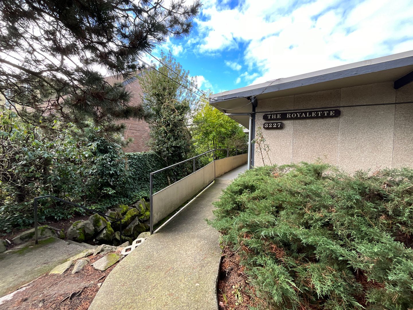 3227 14th Ave W - # 01 - Seattle - Washington - 1 bed, 1 bath rental property