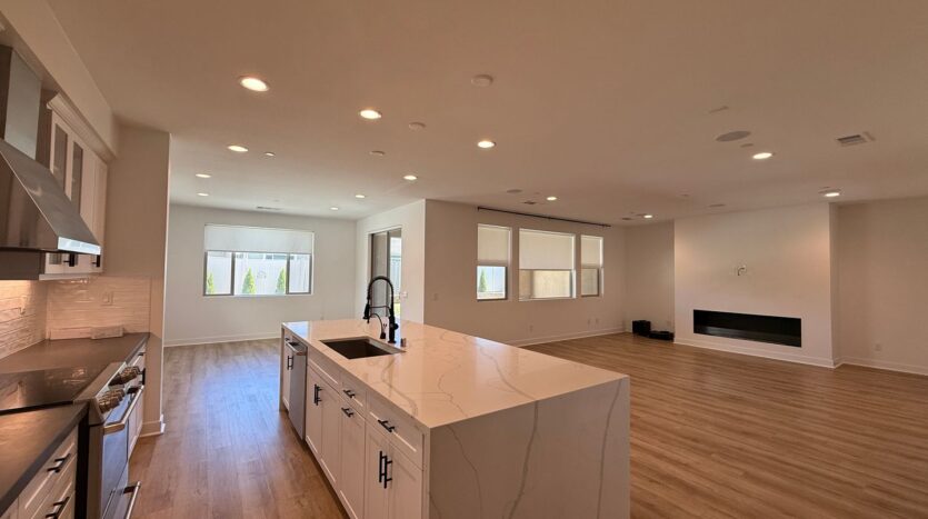 39338 Stirrup Ct - Palmdale - California - 4 bed, 2.5 bath rental property