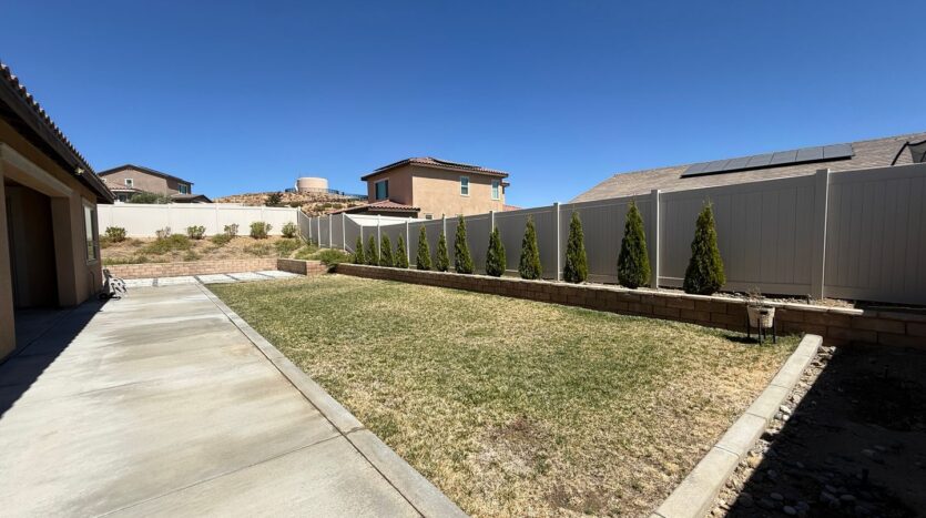 39338 Stirrup Ct - Palmdale - California - 4 bed, 2.5 bath rental property