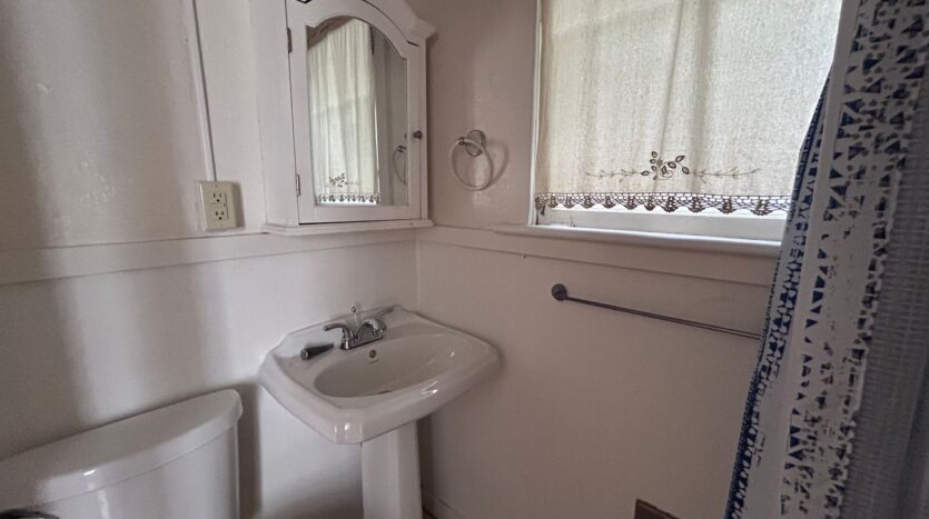 413 E Maple St - Bellingham - Washington - 1 bed, 1 bath rental property