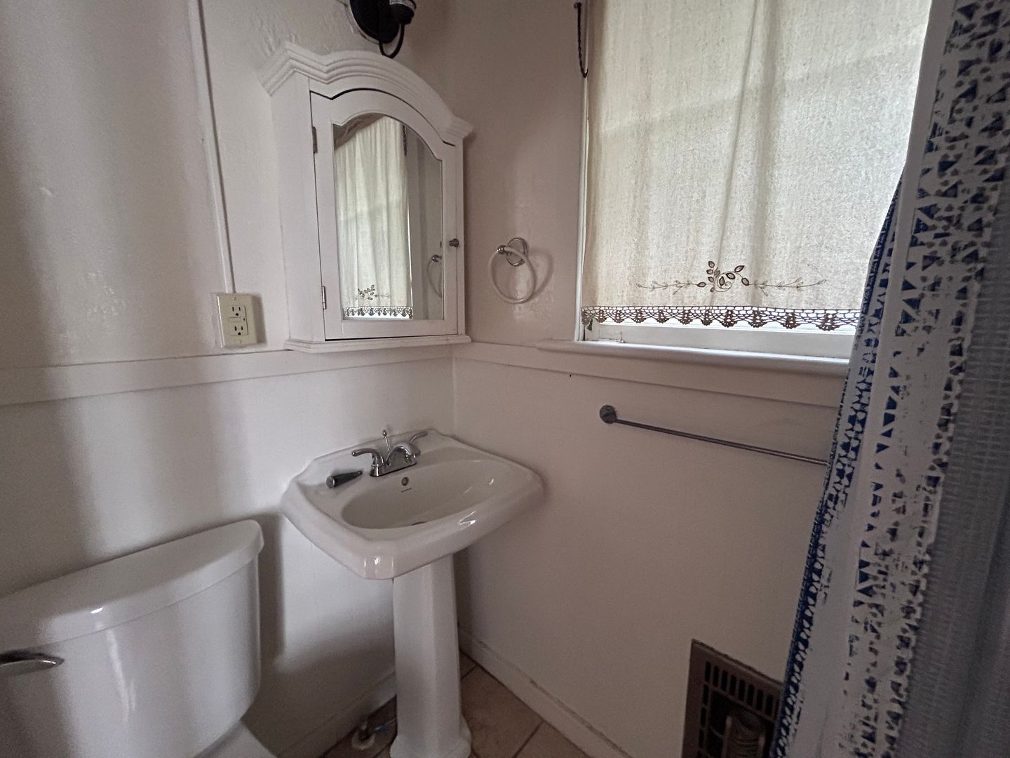 413 E Maple St - Bellingham - Washington - 1 bed, 1 bath rental property
