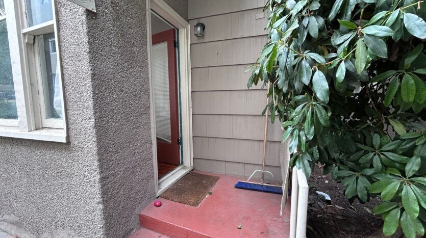 413 E Maple St - Bellingham - Washington - 1 bed, 1 bath rental property