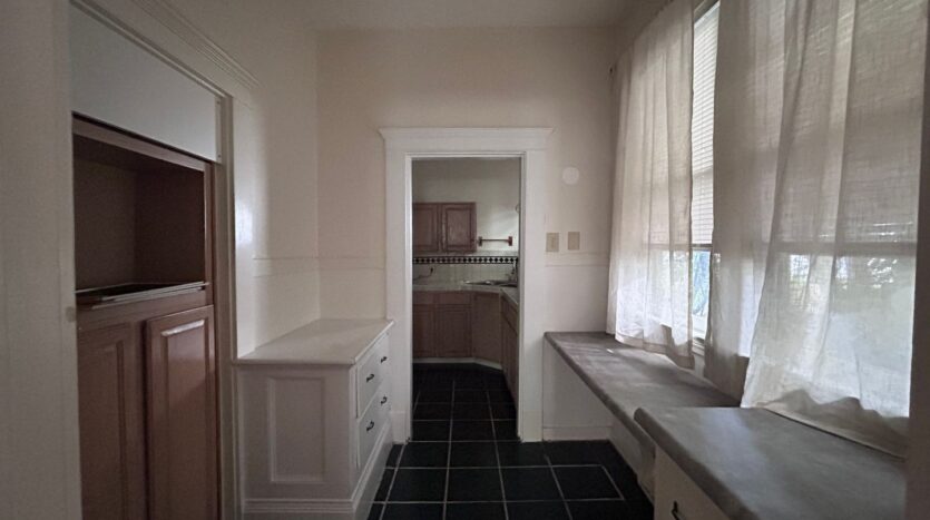 413 E Maple St - Bellingham - Washington - 1 bed, 1 bath rental property