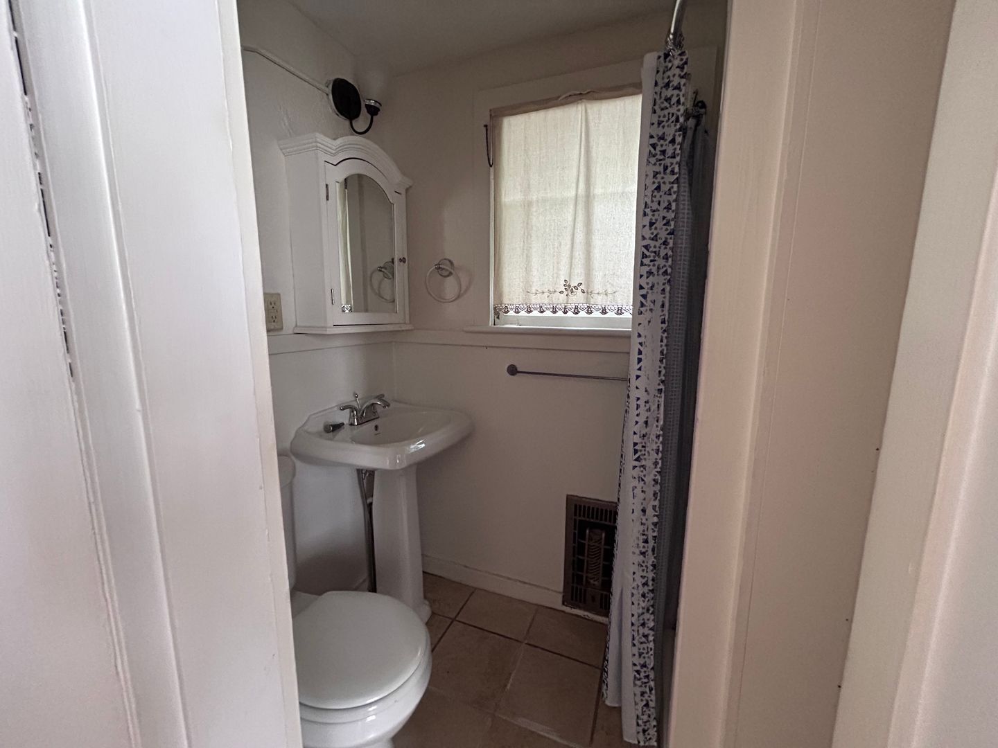 413 E Maple St - Bellingham - Washington - 1 bed, 1 bath rental property