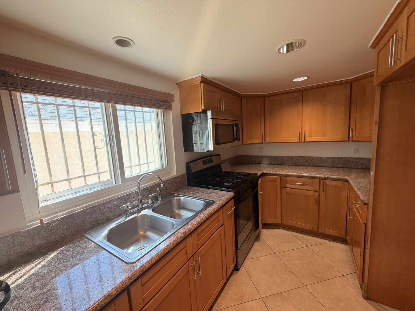 435 S Fir Ave - Inglewood - California - 2 bed, 1 bath rental property