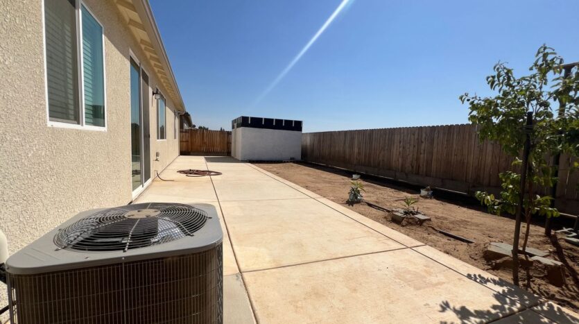 4712 Sussex Ave - Clovis - California - 3 bed, 2 bath rental property