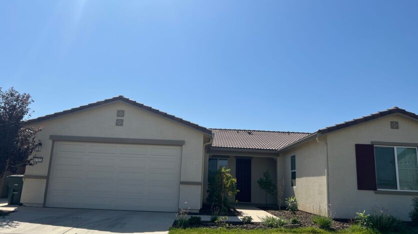 4712 Sussex Ave - Clovis - California - 3 bed, 2 bath rental property