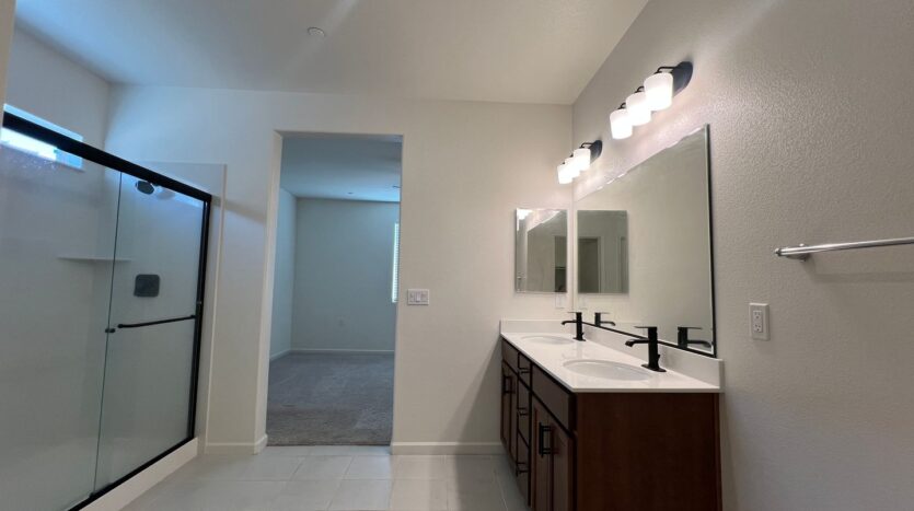 4712 Sussex Ave - Clovis - California - 3 bed, 2 bath rental property
