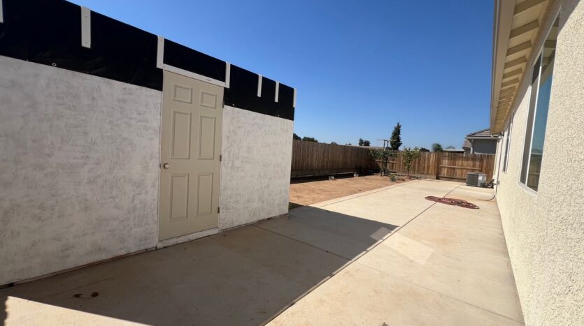 4712 Sussex Ave - Clovis - California - 3 bed, 2 bath rental property