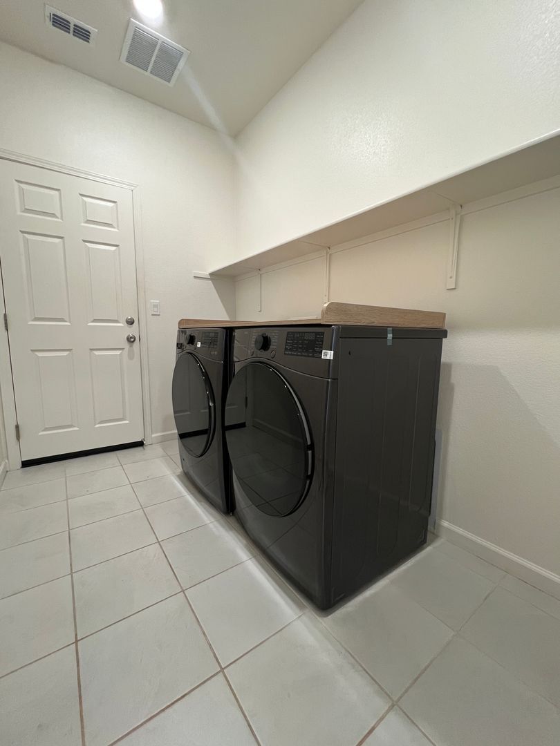 4712 Sussex Ave - Clovis - California - 3 bed, 2 bath rental property