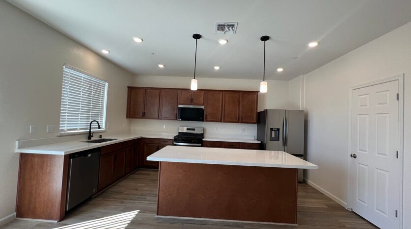 4712 Sussex Ave - Clovis - California - 3 bed, 2 bath rental property