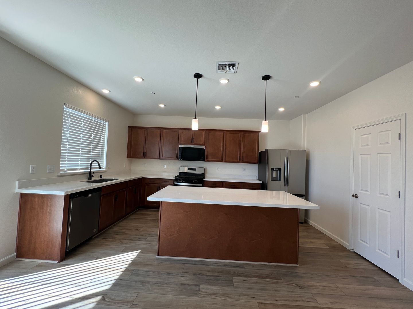 4712 Sussex Ave - Clovis - California - 3 bed, 2 bath rental property