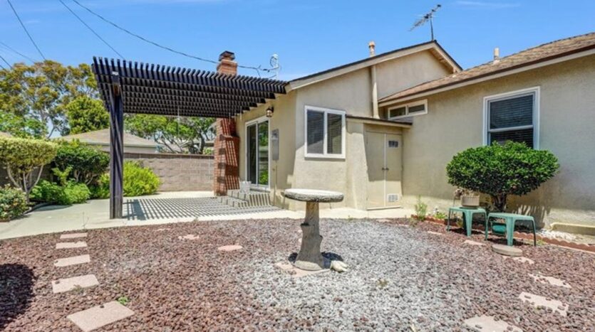 4847 Ocana Ave - Lakewood - California - 2 bed, 1 bath rental property