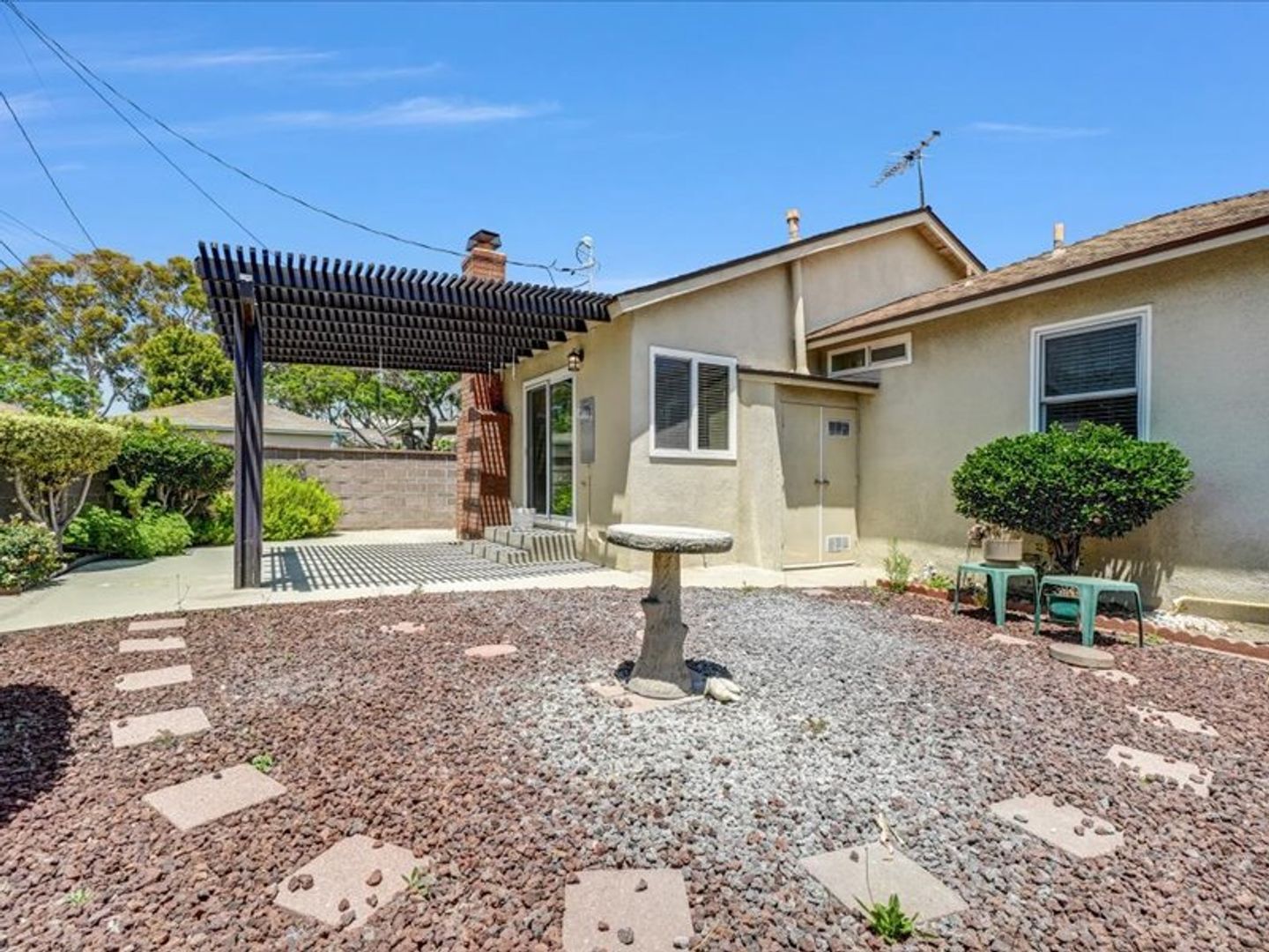 4847 Ocana Ave - Lakewood - California - 2 bed, 1 bath rental property