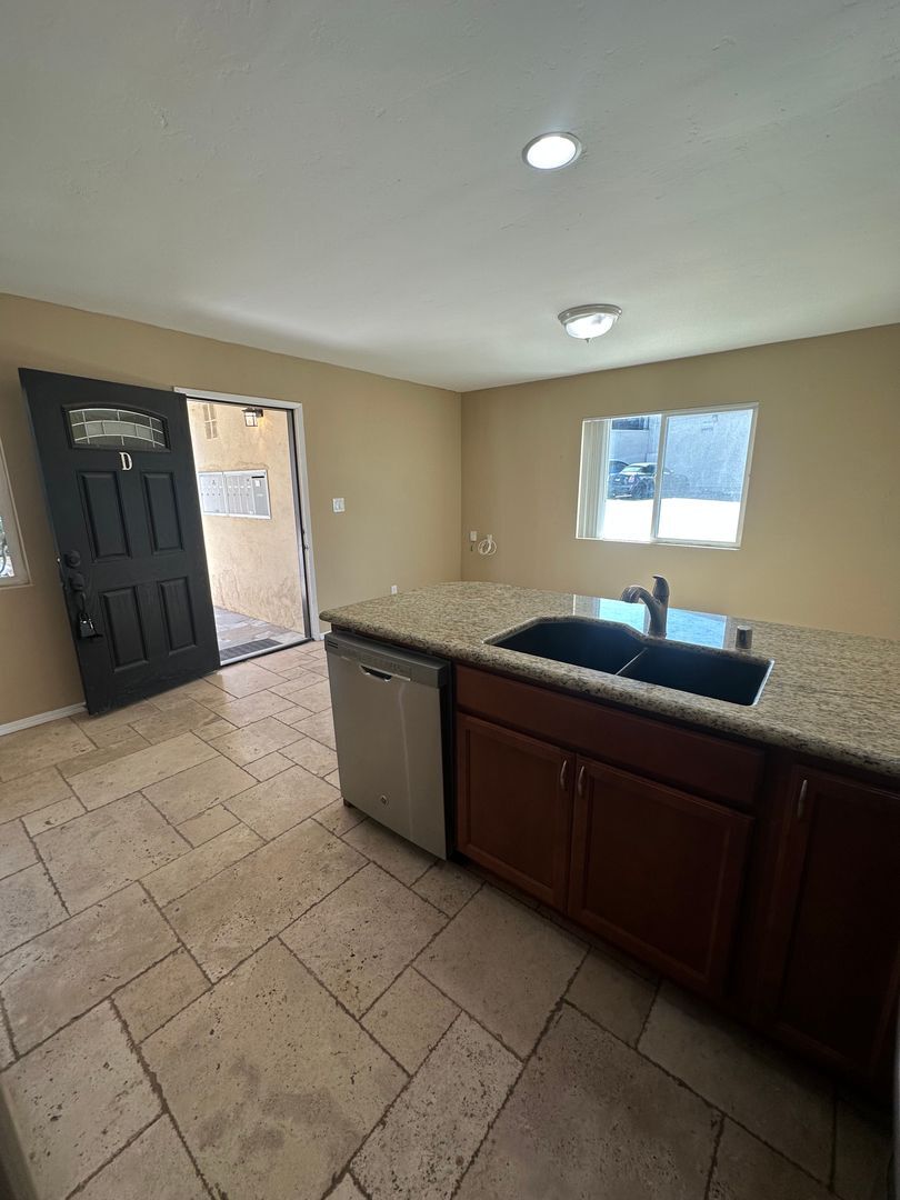5065 W. Point Loma Blvd -D - San Diego - California - 1 bed, 1 bath rental property