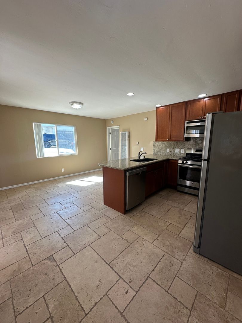 5065 W. Point Loma Blvd -D - San Diego - California - 1 bed, 1 bath rental property