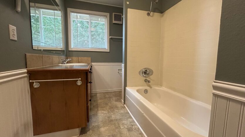 509-511 SE 110th Ave - Vancouver - Washington - 2 bed, 1 bath rental property