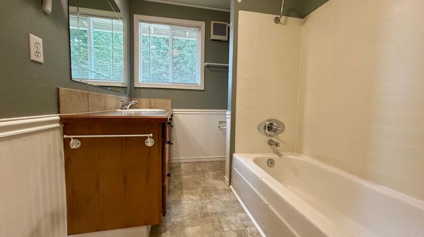 509-511 SE 110th Ave - Vancouver - Washington - 2 bed, 1 bath rental property