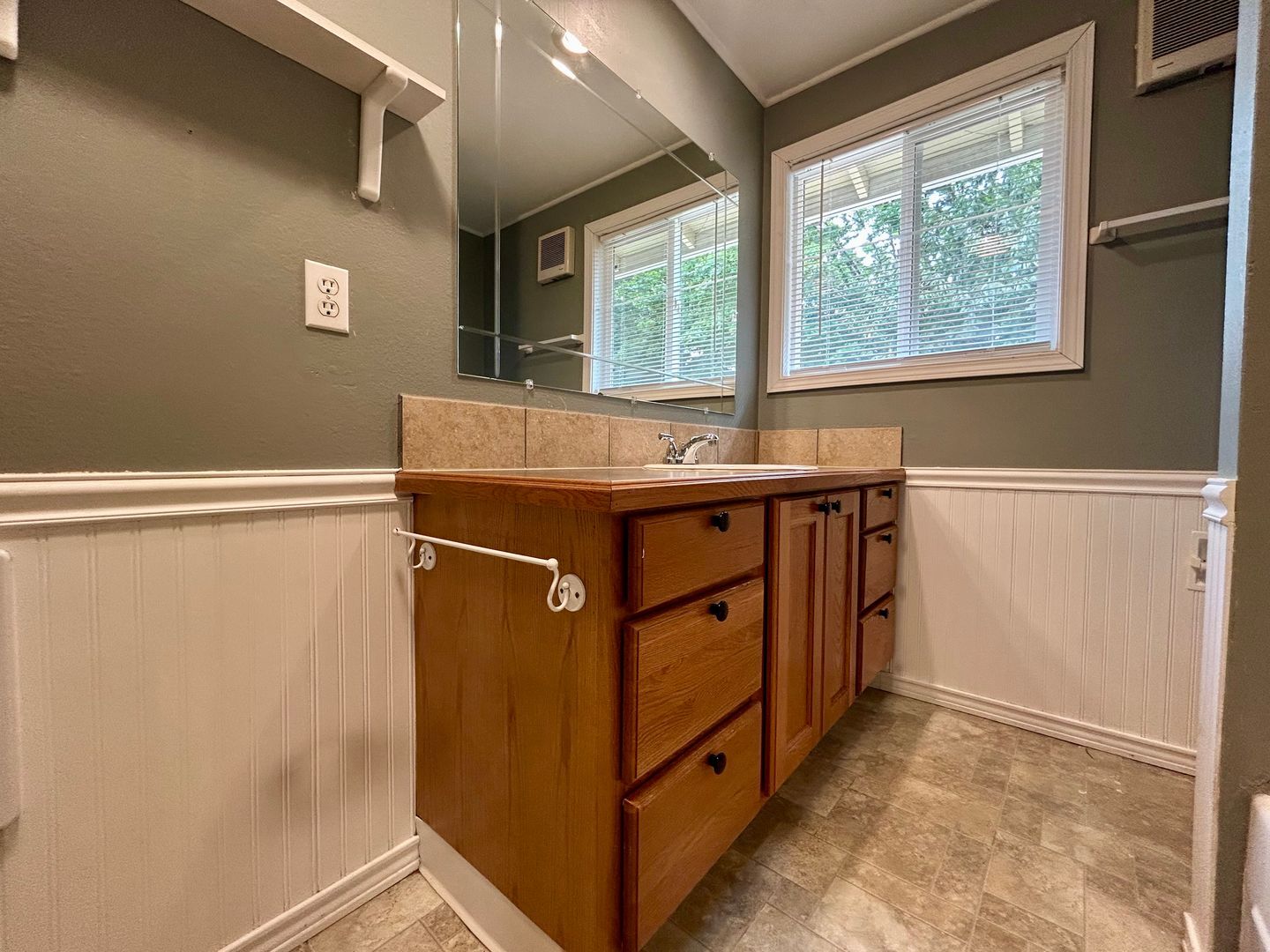509-511 SE 110th Ave - Vancouver - Washington - 2 bed, 1 bath rental property