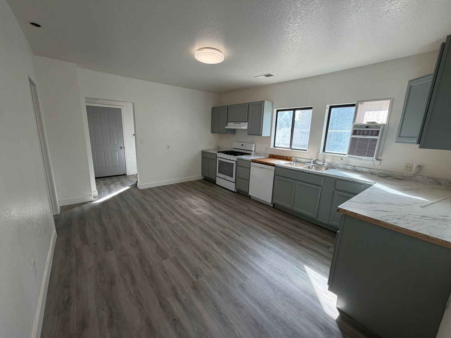 535 N Harbor Blvd  - West Sacramento - California - 3 bed, 2 bath rental property