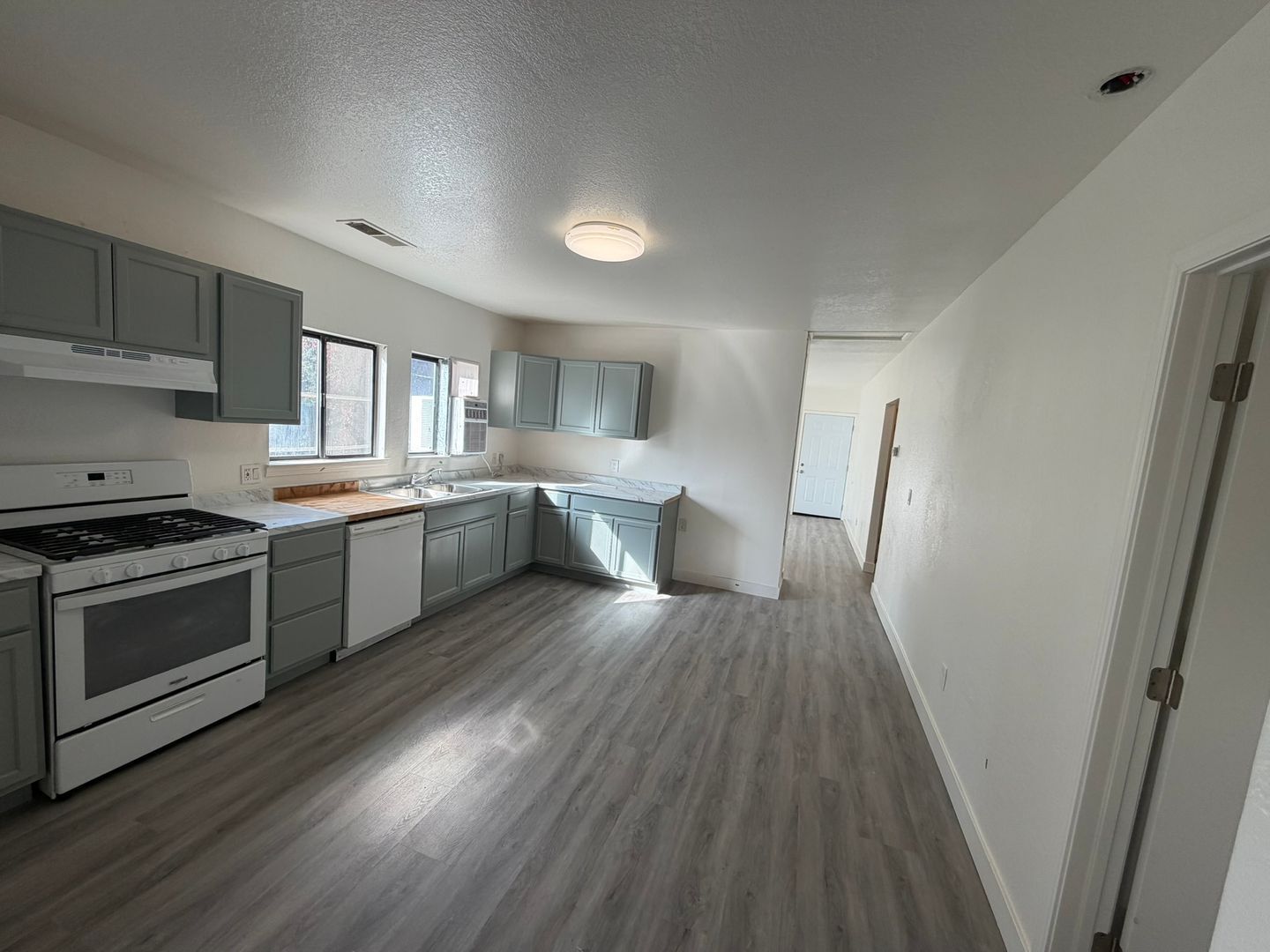 535 N Harbor Blvd  - West Sacramento - California - 3 bed, 2 bath rental property