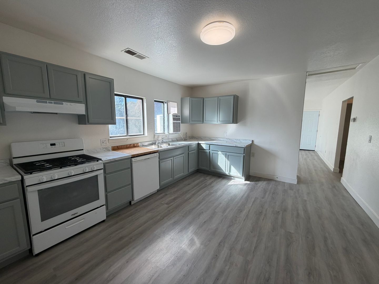 535 N Harbor Blvd  - West Sacramento - California - 3 bed, 2 bath rental property