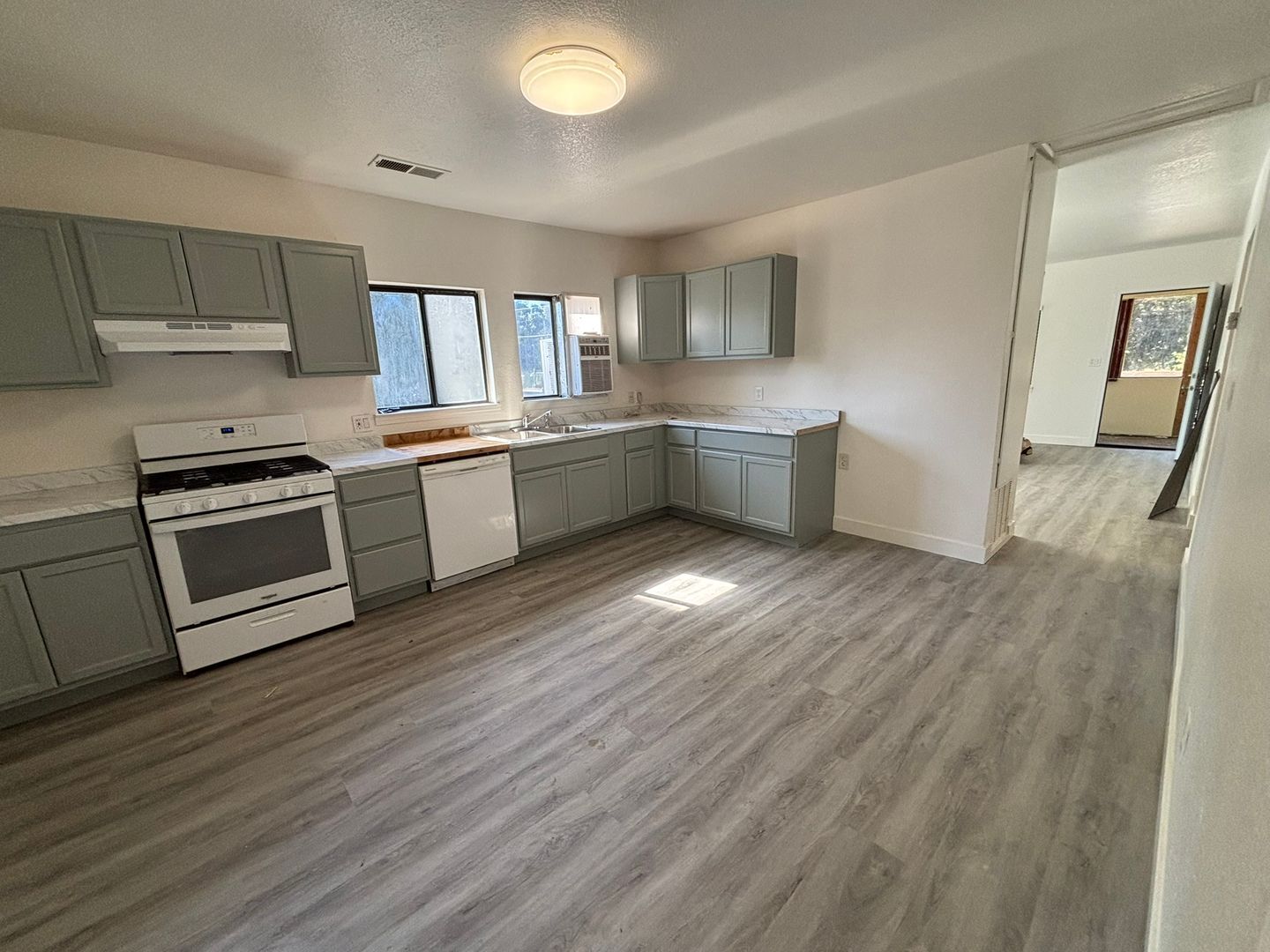 535 N Harbor Blvd  - West Sacramento - California - 3 bed, 1 bath rental property