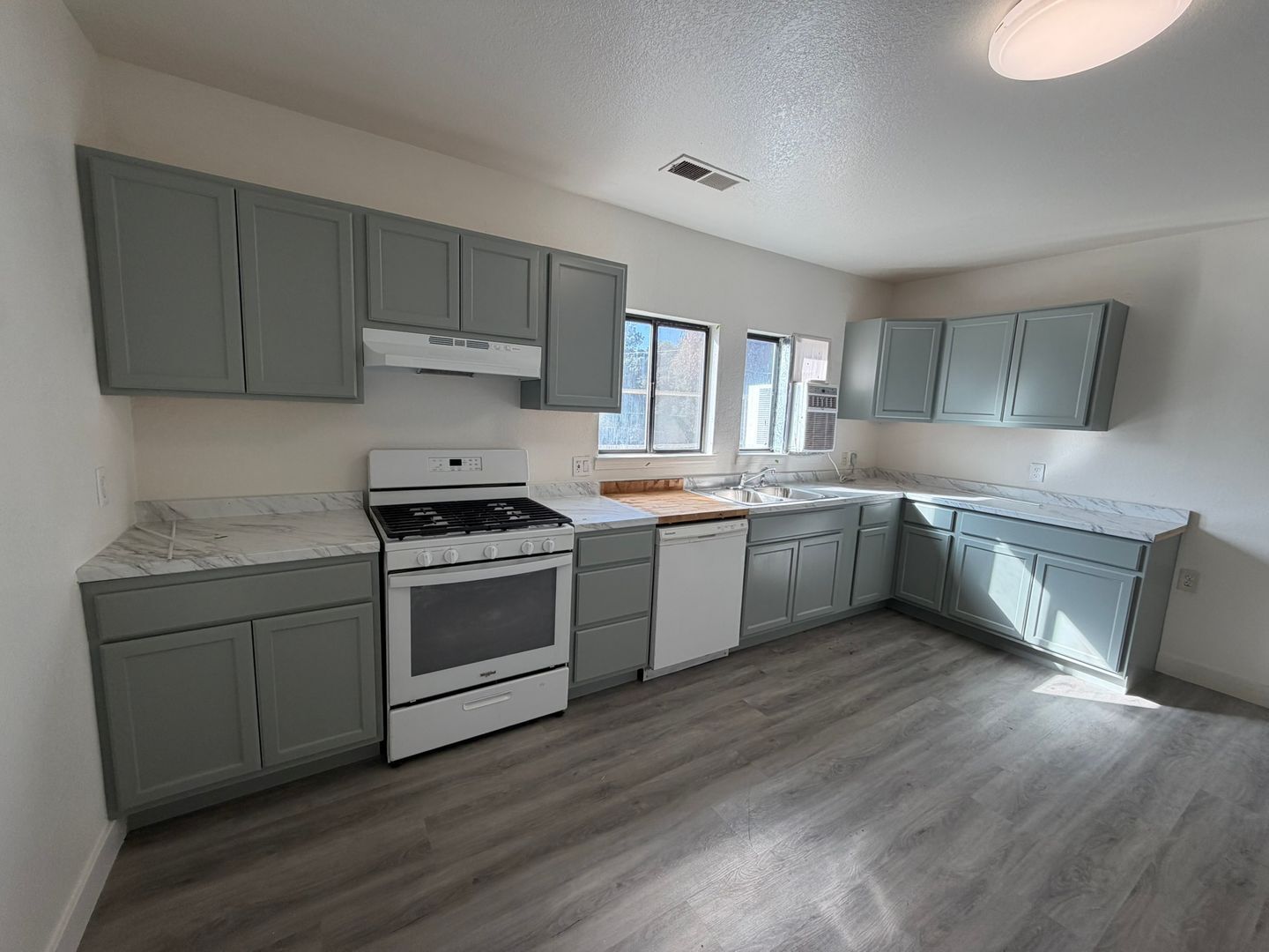 535 N Harbor Blvd  - West Sacramento - California - 3 bed, 2 bath rental property