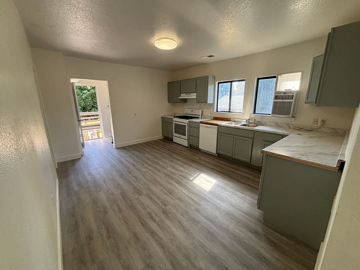 535 N Harbor Blvd  - West Sacramento - California - 3 bed, 1 bath rental property
