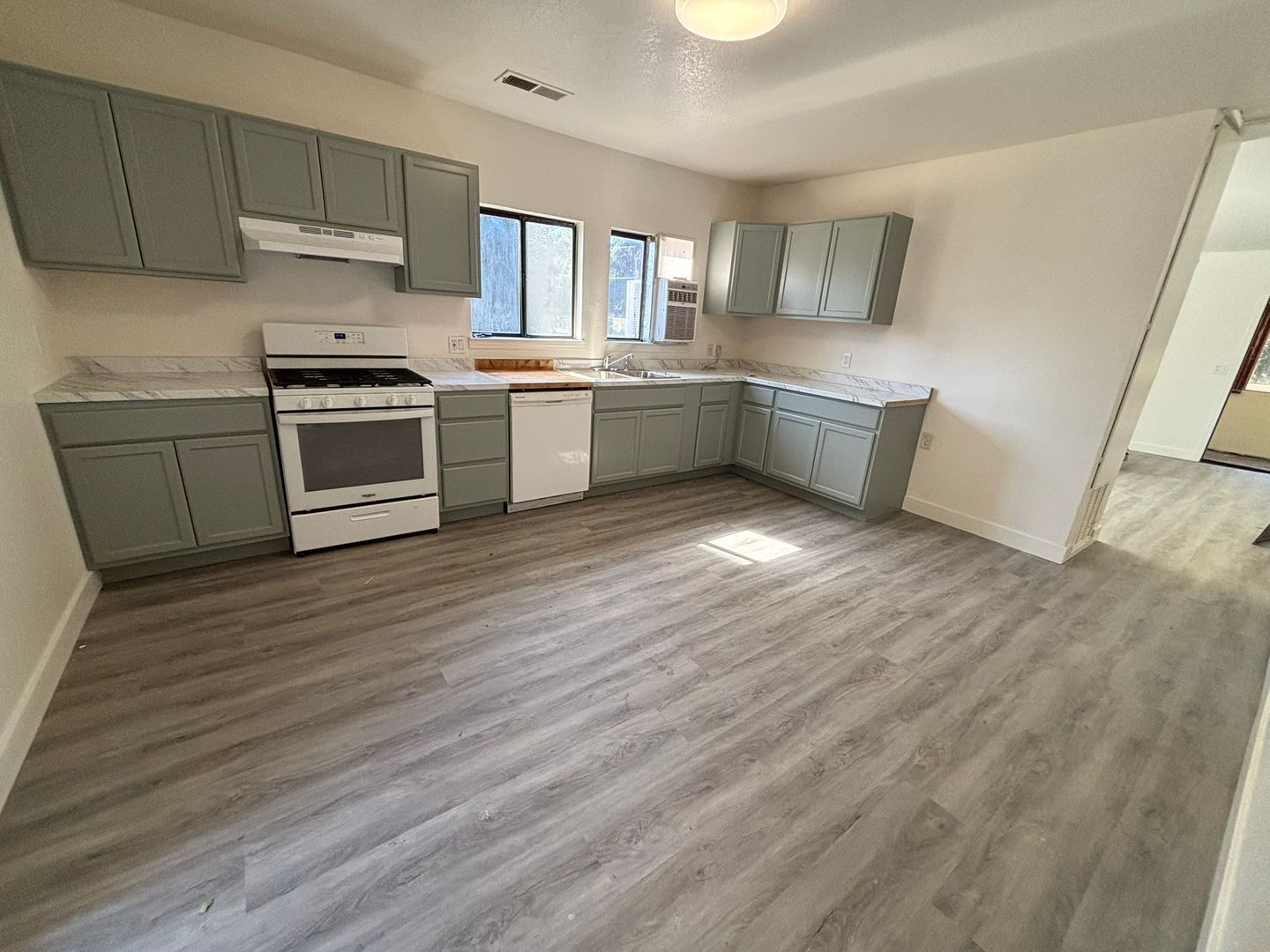535 N Harbor Blvd  - West Sacramento - California - 3 bed, 1 bath rental property