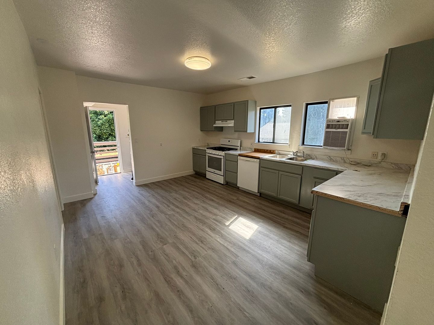 535 N Harbor Blvd  - West Sacramento - California - 3 bed, 1 bath rental property