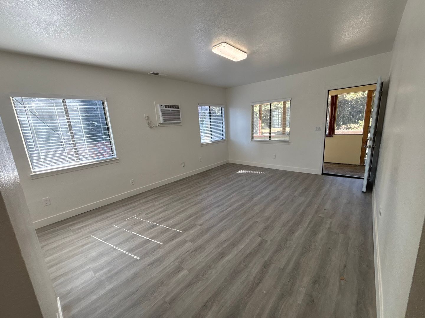 535 N Harbor Blvd  - West Sacramento - California - 3 bed, 1 bath rental property