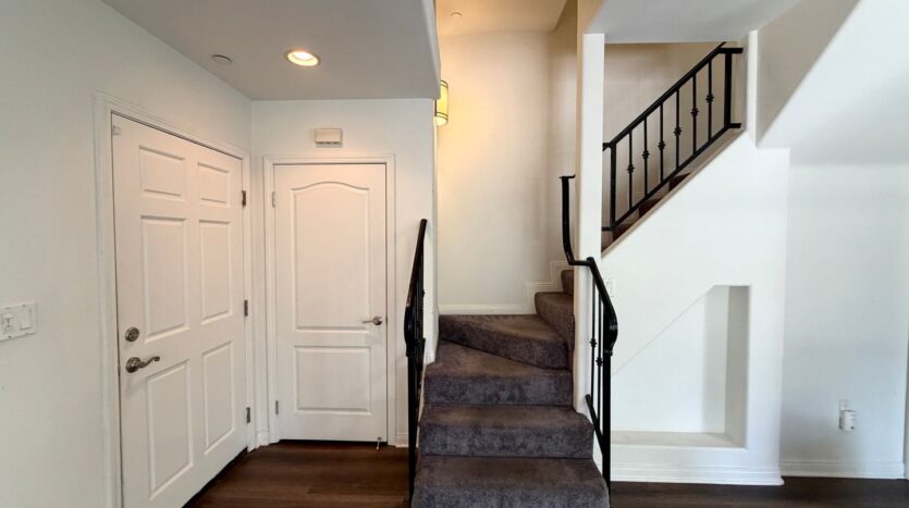 5625 Farmdale, #1 - Los Angeles - California - 3 bed, 2.5 bath rental property