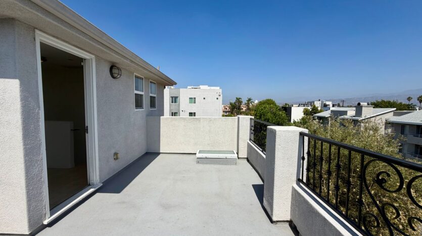 5625 Farmdale, #1 - Los Angeles - California - 3 bed, 2.5 bath rental property