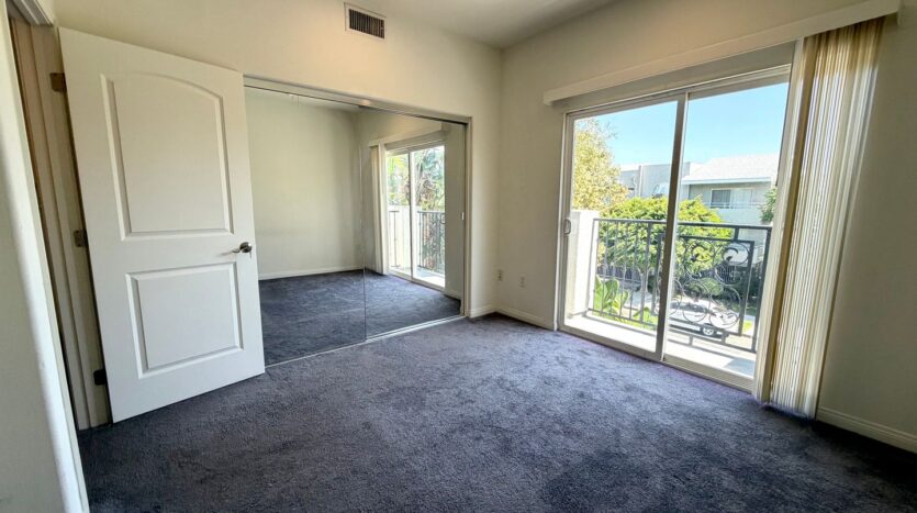 5625 Farmdale, #1 - Los Angeles - California - 3 bed, 2.5 bath rental property