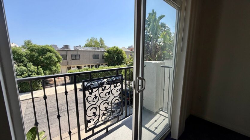 5625 Farmdale, #1 - Los Angeles - California - 3 bed, 2.5 bath rental property