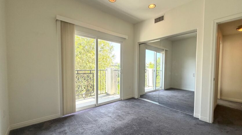 5625 Farmdale, #1 - Los Angeles - California - 3 bed, 2.5 bath rental property