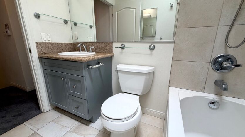 5625 Farmdale, #1 - Los Angeles - California - 3 bed, 2.5 bath rental property